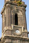 Horloge sur la tour baroque de la Basilique del Pilar, Saragosse, Espagne.