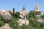 Vue sur les clochers de la cathédrale et de San Esteban depuis l'Alcazar, Ségovie, Espagne.
