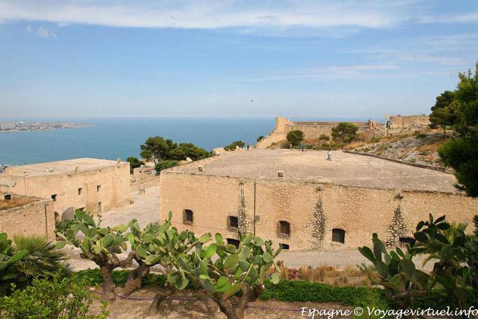 Dépendances, Monte Benacantil, Castillo Santa Barbara, Alicante - Espagne