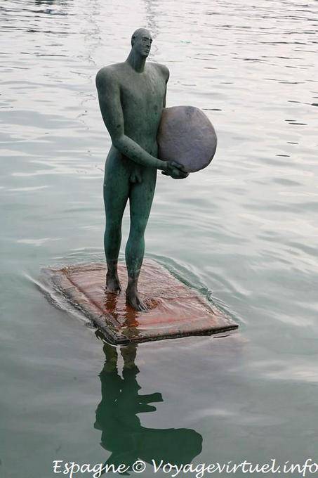 Statue de véliplanchiste, Paseo Conde Vallellano, Alicante - Espagne