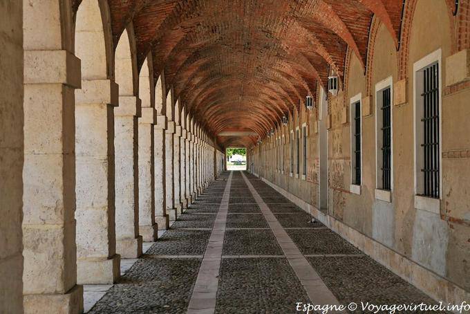 Arcades de briques et galets, Casa de Officios, Aranjuez - Espagne