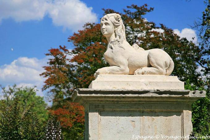 Aranjuez, statue de sphynx, Jardin del Parterre - Espagne