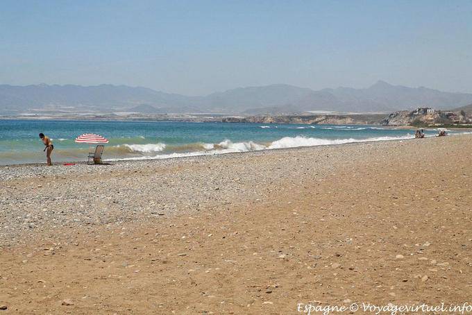 Costa Calida, plage aux parasols - Espagne