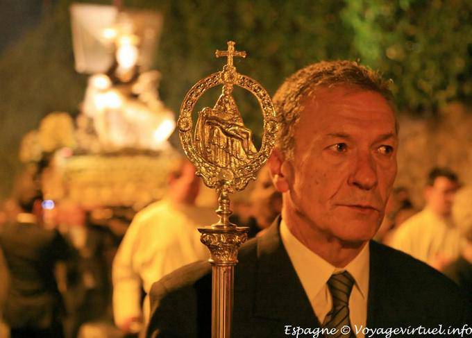Cuenca, regard particulier au cours de la procession - Espagne