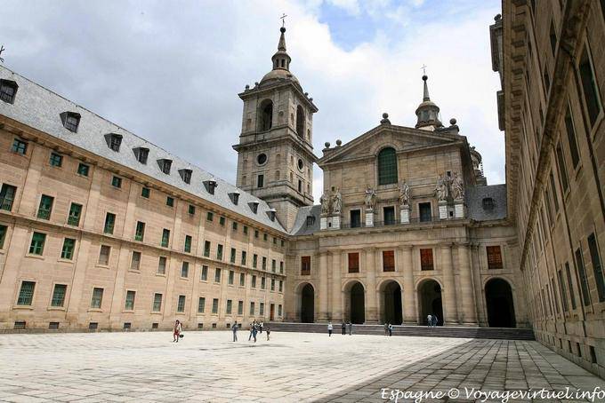 Escorial, cour du Roi - Espagne