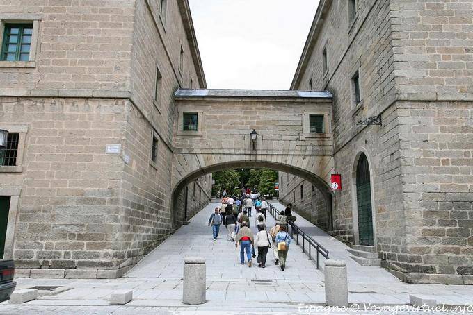 Escorial, passage entre bâtiments - Espagne