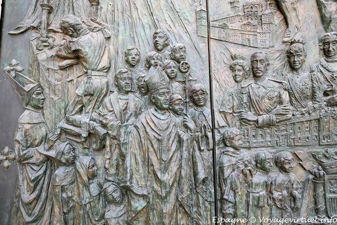 Madrid, cathédrale, détail de porte, (S. María de la Almudena) - Espagne