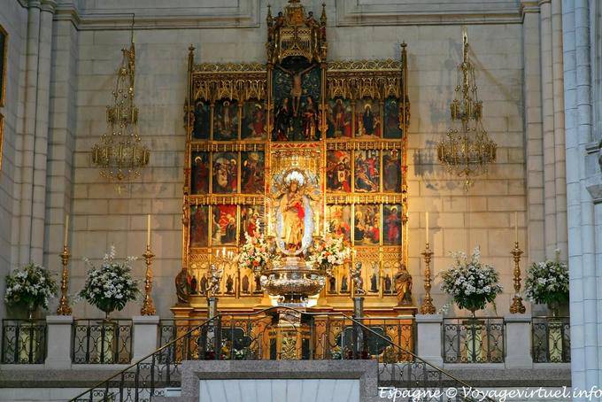 Madrid, cathédrale, rétable (Santa María la Real de la Almudena) - Espagne