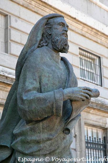 Madrid, cathédrale, statue (Santa María la Real de la Almudena) - Espagne