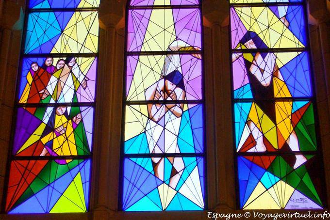 Madrid, cathédrale, vitrail Geometrique (S. María de la Almudena) - Espagne