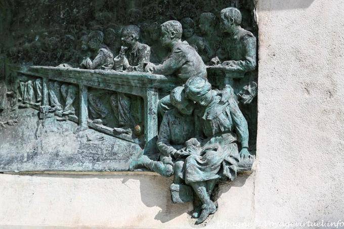 Madrid, Atocha, détail d'une sculpture - Espagne