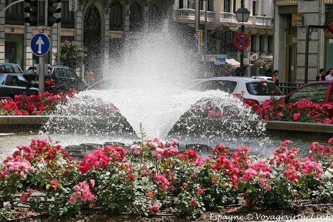 Madrid, Gran Via, un jet d'eau - Espagne