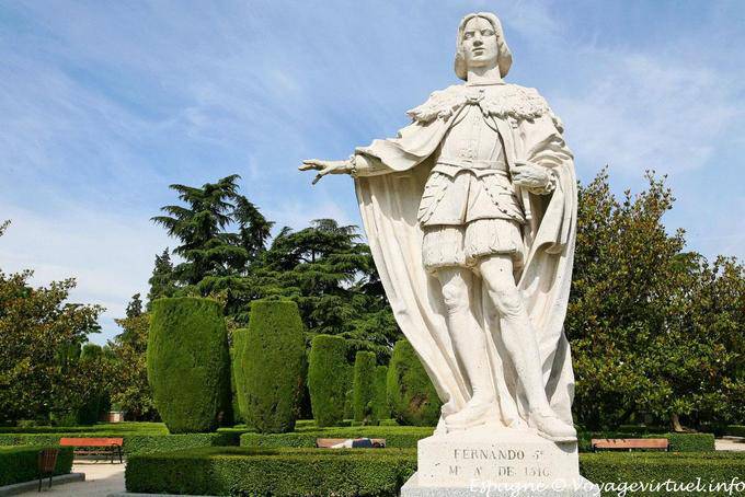 Madrid, Jardines Sabatini, Fernando V - Espagne
