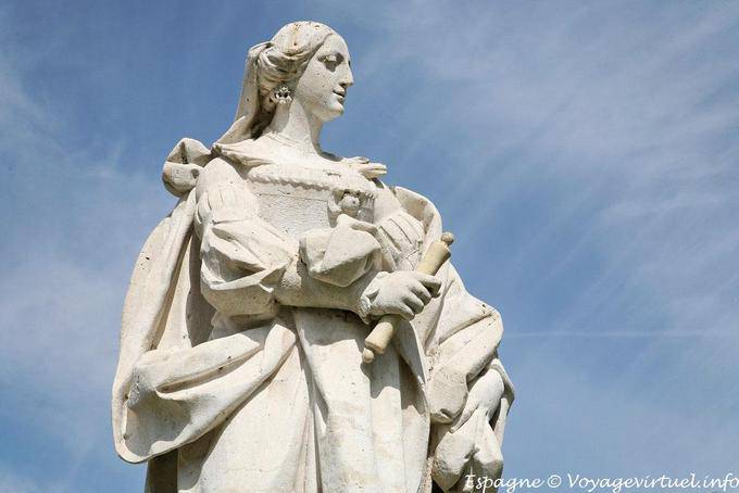 Madrid, Jardines Sabatini, piercing de paupière - Espagne