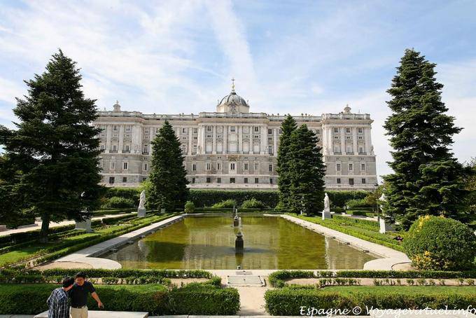 Madrid, Jardines Sabatini, plan d'eau - Espagne