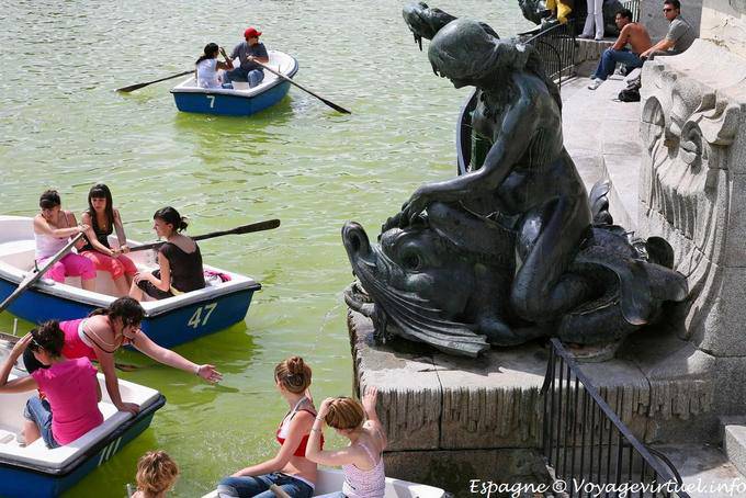 Madrid, Parque del Buen Retiro, jeux de filles - Espagne