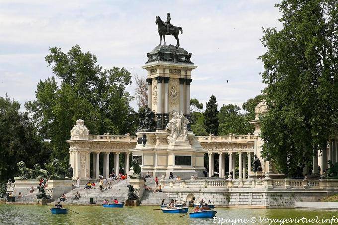 Madrid, Parque del Buen Retiro, monumente Alfonso XII - Espagne