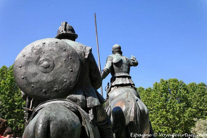 Don Quijote y Sancho Panza vus de dos, Plaza de Espana, monument de Cervantes, Madrid - Espagne