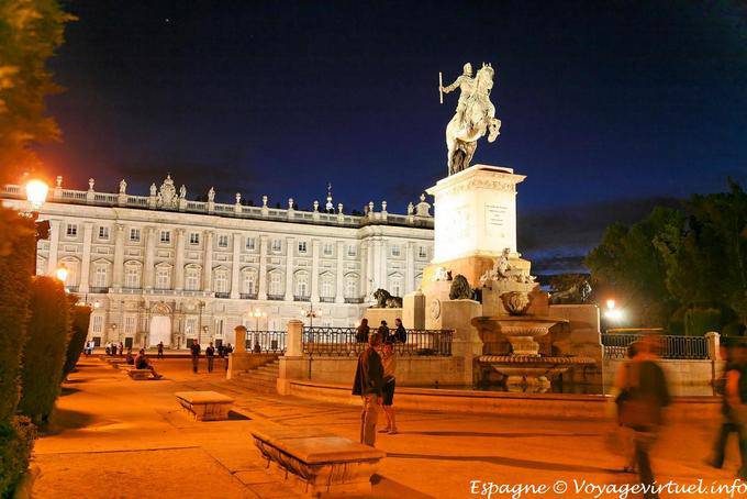 Madrid, Plaza de Oriente, vision nocturne - Espagne