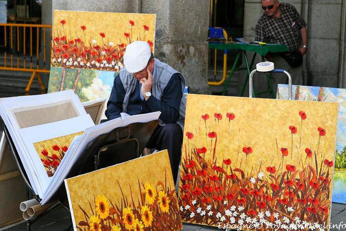 Madrid, Plaza Mayor, peintures coquelicoiennes - Espagne