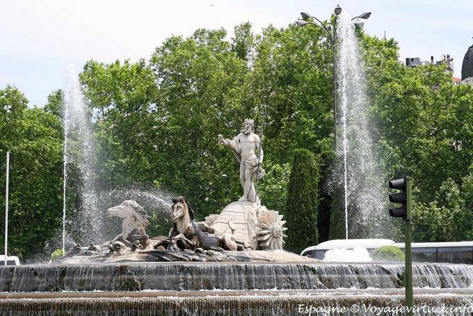 Fontaine sur la plaza de las Cortes, Prado, Madrid - Espagne