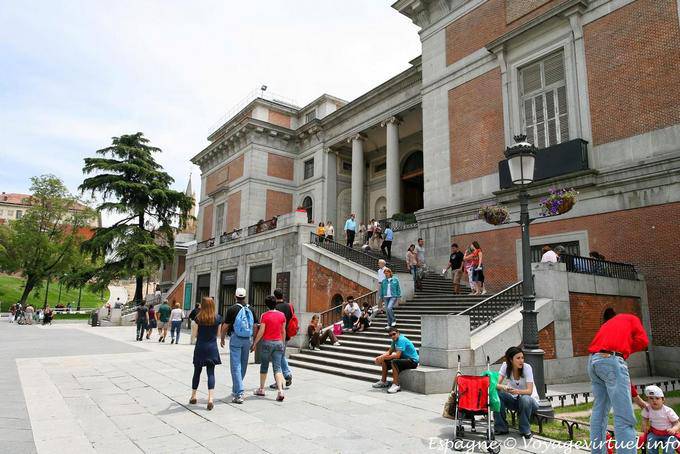 Entrée du Musée National du Prado à Madrid, côté calle Felipe IV - Espagne