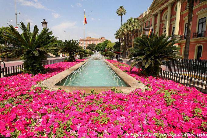 Murcia, jardin devant la Casa Consistorial - Espagne