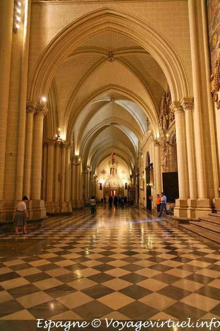 Tolède, Cathédrale, une partie de la nef - Espagne