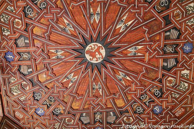 Détail du décor du cloître supérieur, Monasterio San Juan de Los Reyes, Tolède - Espagne