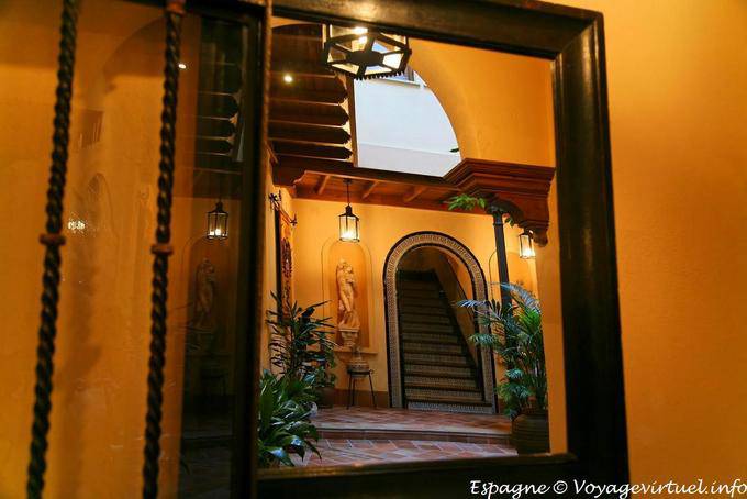 Tolède, Patio, le miroir - Espagne