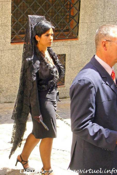 La belle femme en mantille noire, Tolède - Espagne