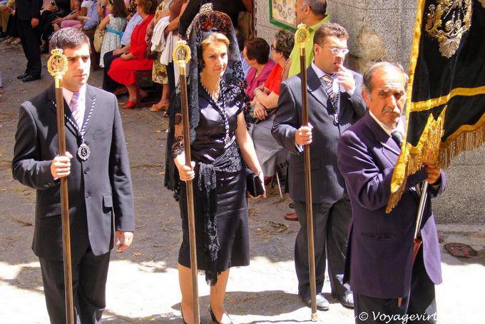 Singulier cortège pour la procession de la Fête-Dieu, Tolède - Espagne