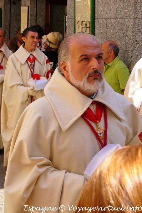 Membres de confrérie, procession à Tolède - Espagne