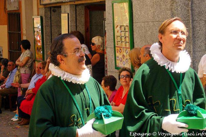 Confrérie aux habits vert, procession de la Fête-Dieu, Tolède - Espagne