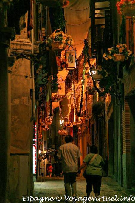 Tolède, la Calle Silleria durant la nuit - Espagne