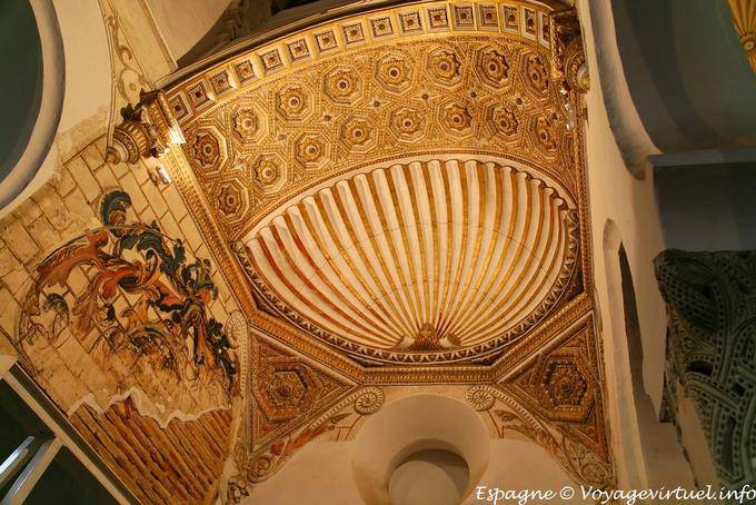 Restes de la transformation en église (1405), Synagogue Santa Maria la Blanca, Tolède - Espagne
