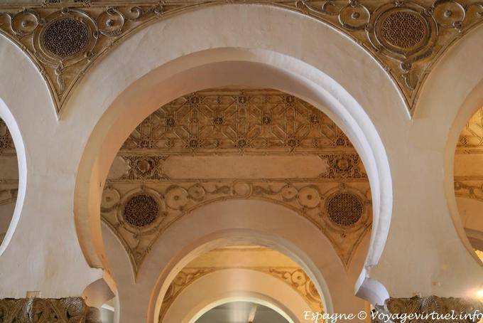 Décoration géométrique des frises, Synagogue Santa Maria la Blanca, Tolède - Espagne