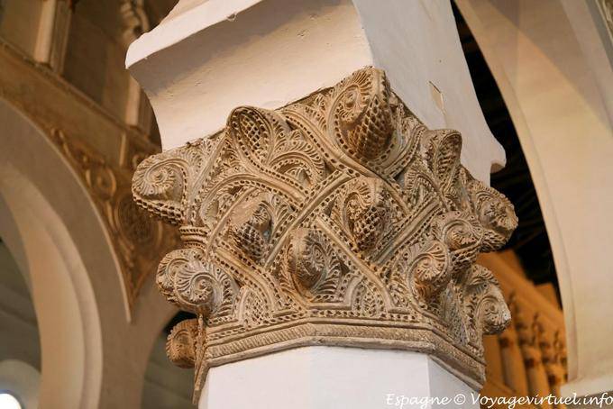 Finesse décorative des piliers, Synagogue Santa Maria la Blanca, Tolède - Espagne