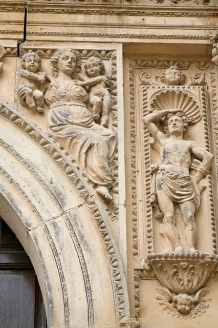 Úbeda, détail sur le côté d'une porte - Espagne