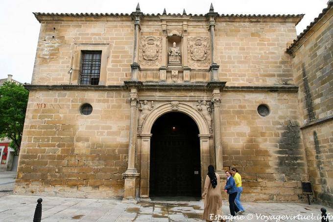 Úbeda, fronton de l'église San Pedro - Espagne