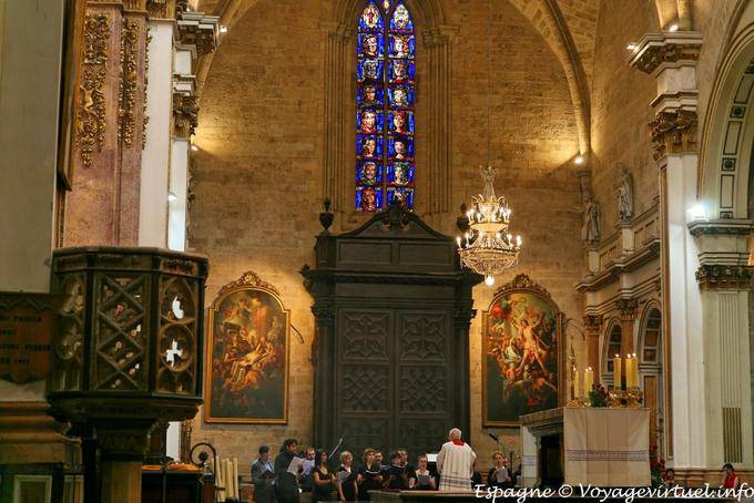 Valencia, cathédrale Sainte-Marie, chants et vitraux - Espagne