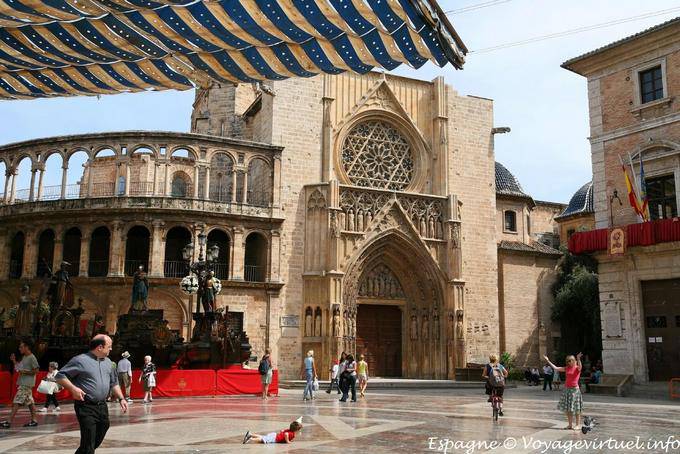 Valencia, parvis de la cathédrale, place de la Vierge - Espagne