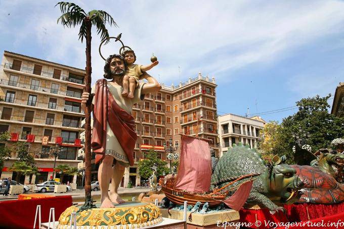 Statue en couleurs, Plaza de la Virgen, Valencia - Espagne