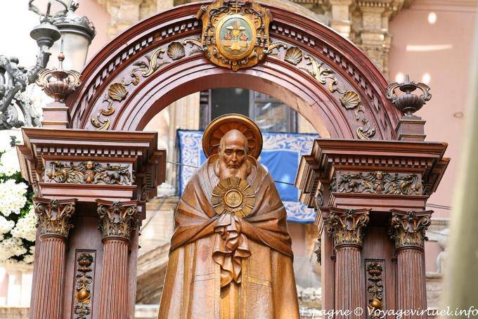 Valencia, la procession, statue en bois sur un chariot - Espagne