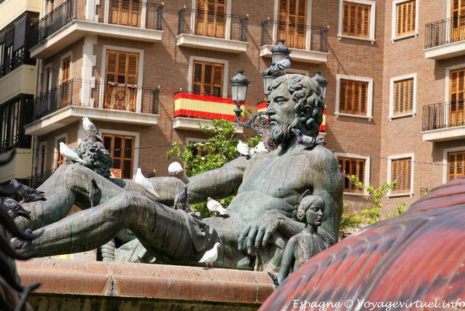 Valencia, sculpture sur la Plaza de la Virgen - Espagne