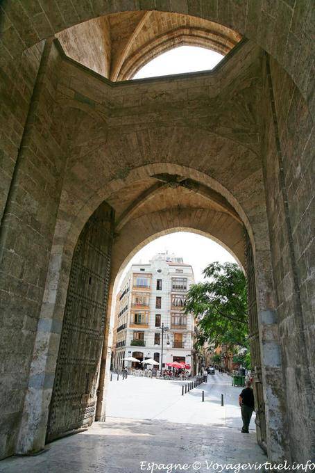 Valencia, Torres de Serranos, Plaza Fueros - Espagne