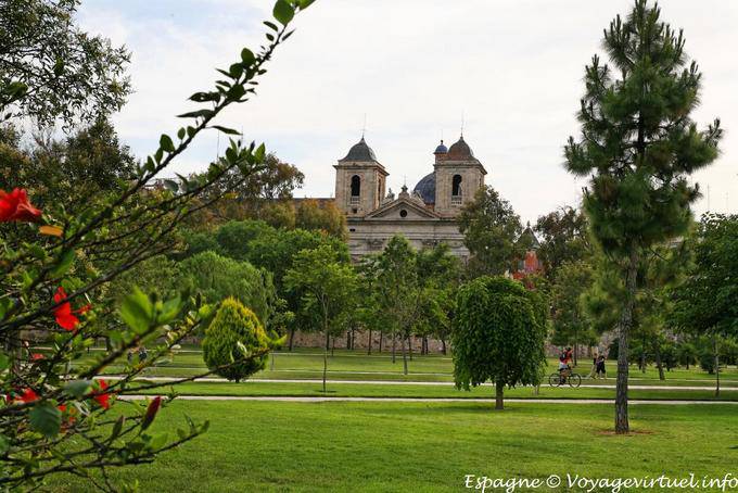 Valencia, vue depuis le Jardin del Rio Turia - Espagne