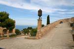 Promenade dans la forteresse, Castillo Santa Barbara, Alicante, Espagne.