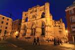 Cuenca, Plaza Mayor by night, Espagne.