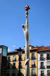 Madrid, Atocha, Museo Reina Sofia, sculpture sur le parvis, Espagne.